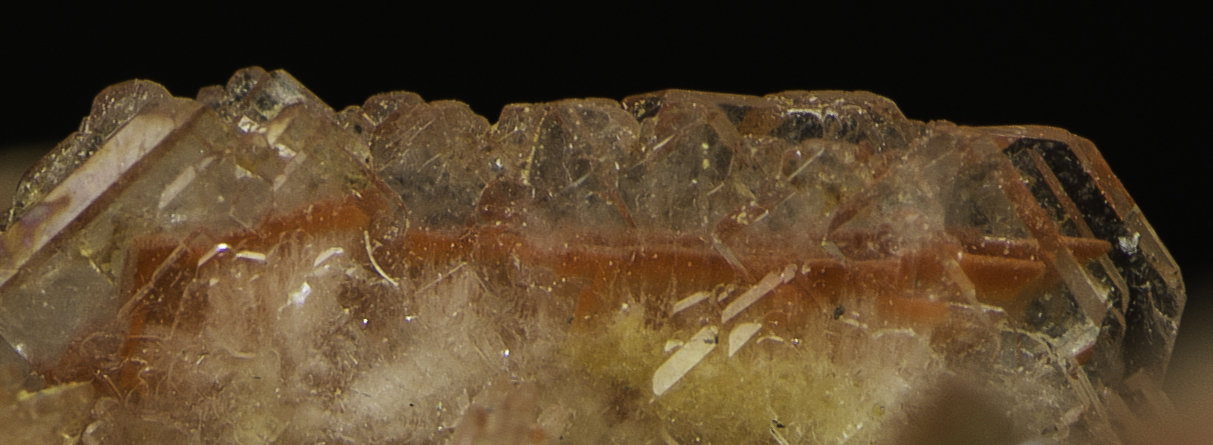 Baryte, Realgar
FOV appr. 0,5 cm
(Autor: Rob Schnerr)