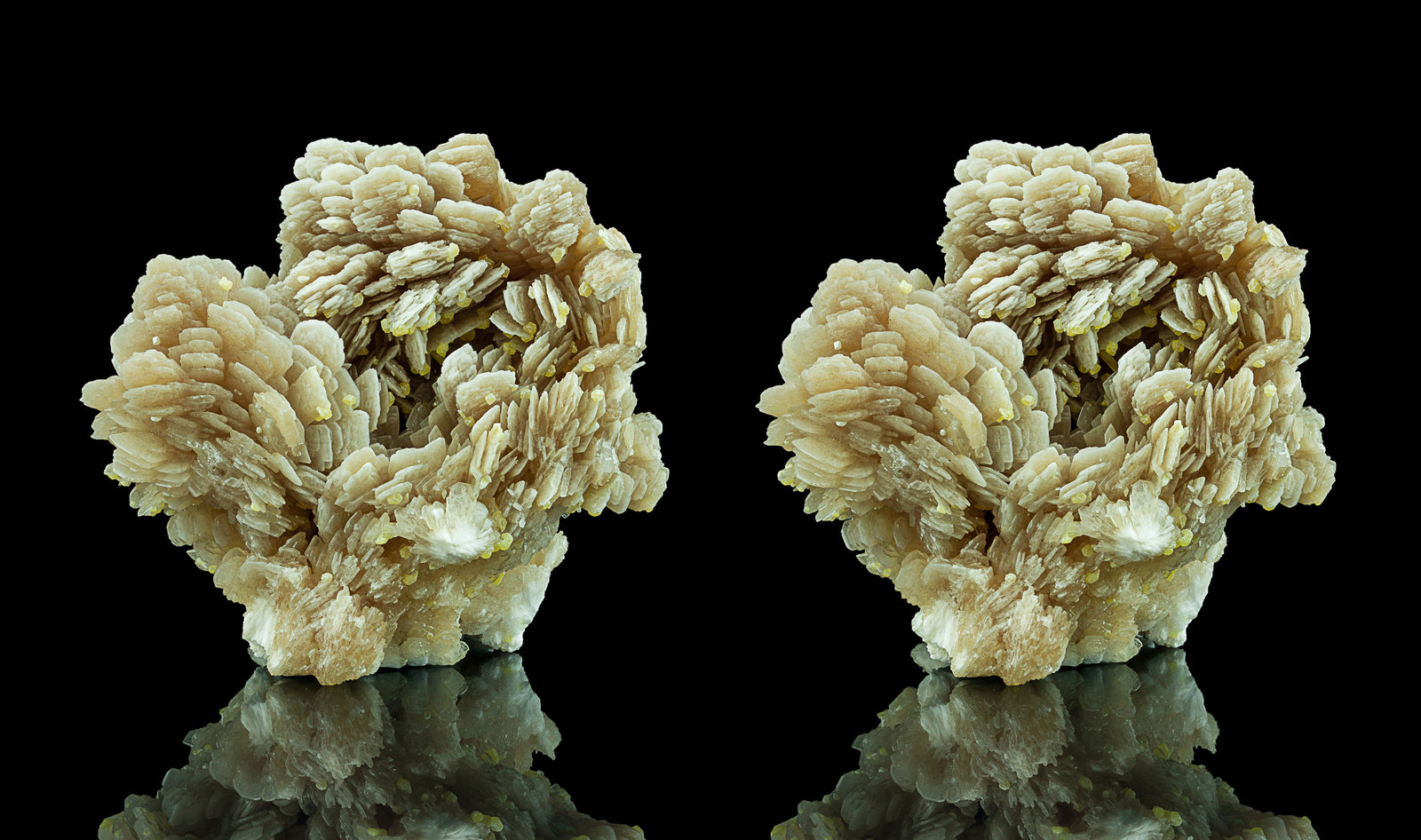 Baryte, Sulphur
6,9 x 5,3 cm
(Autor: Niels Brouwer)
