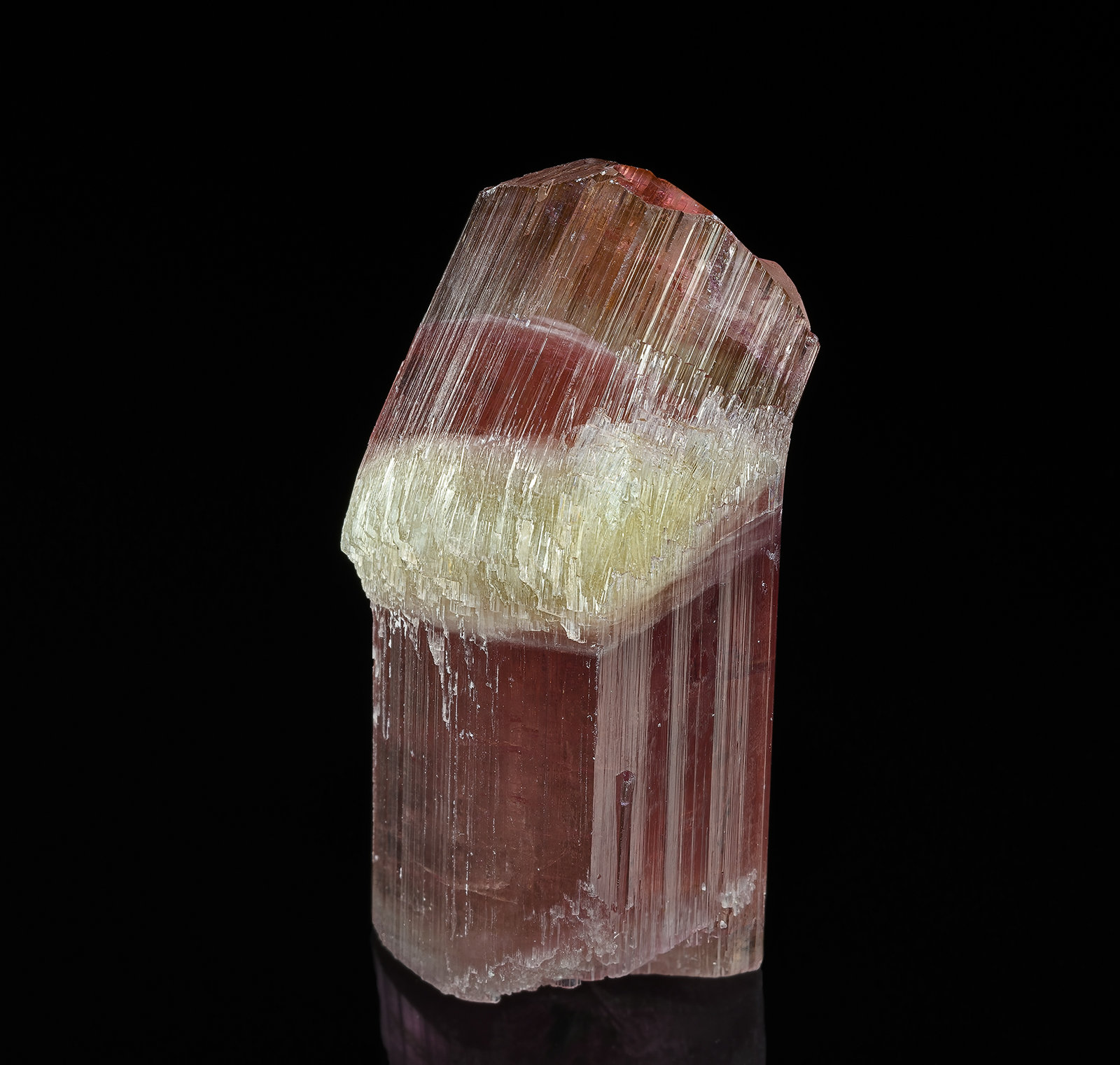 Elbaite
4.4 x 2.5 cm
(Autor: am mizunaka)