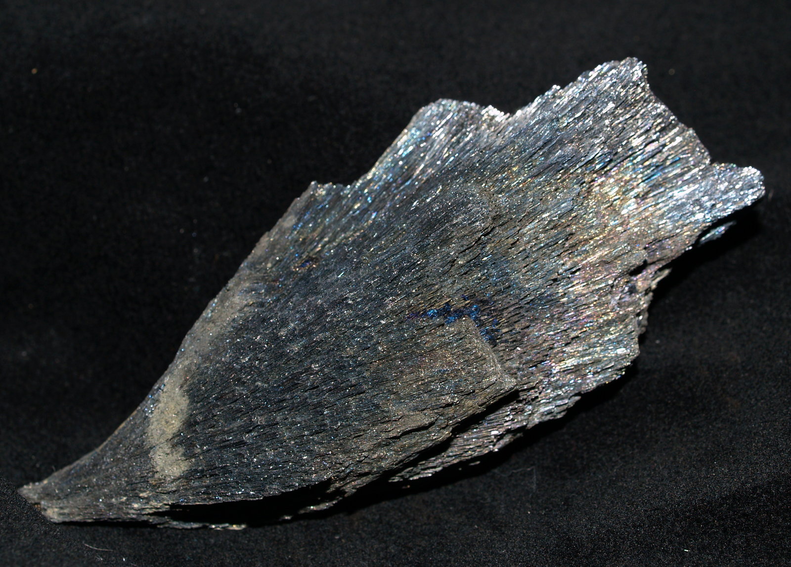 Berthierite
8.5x3.5x2.5 cm
(Autor: Joseph DOliveira)