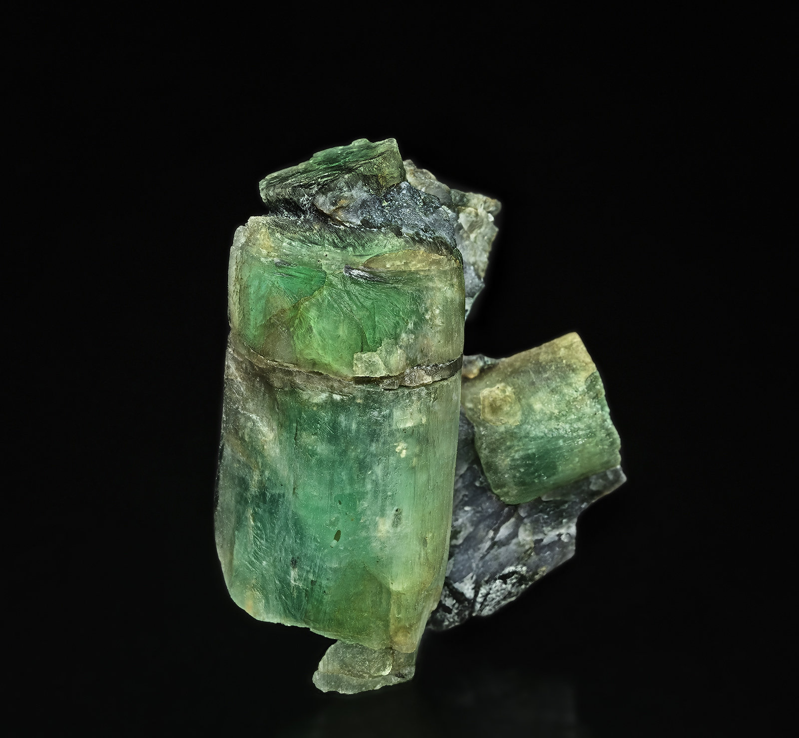 Beryl (variety emerald)
2.7 x 2.1 cm
(Autor: am mizunaka)