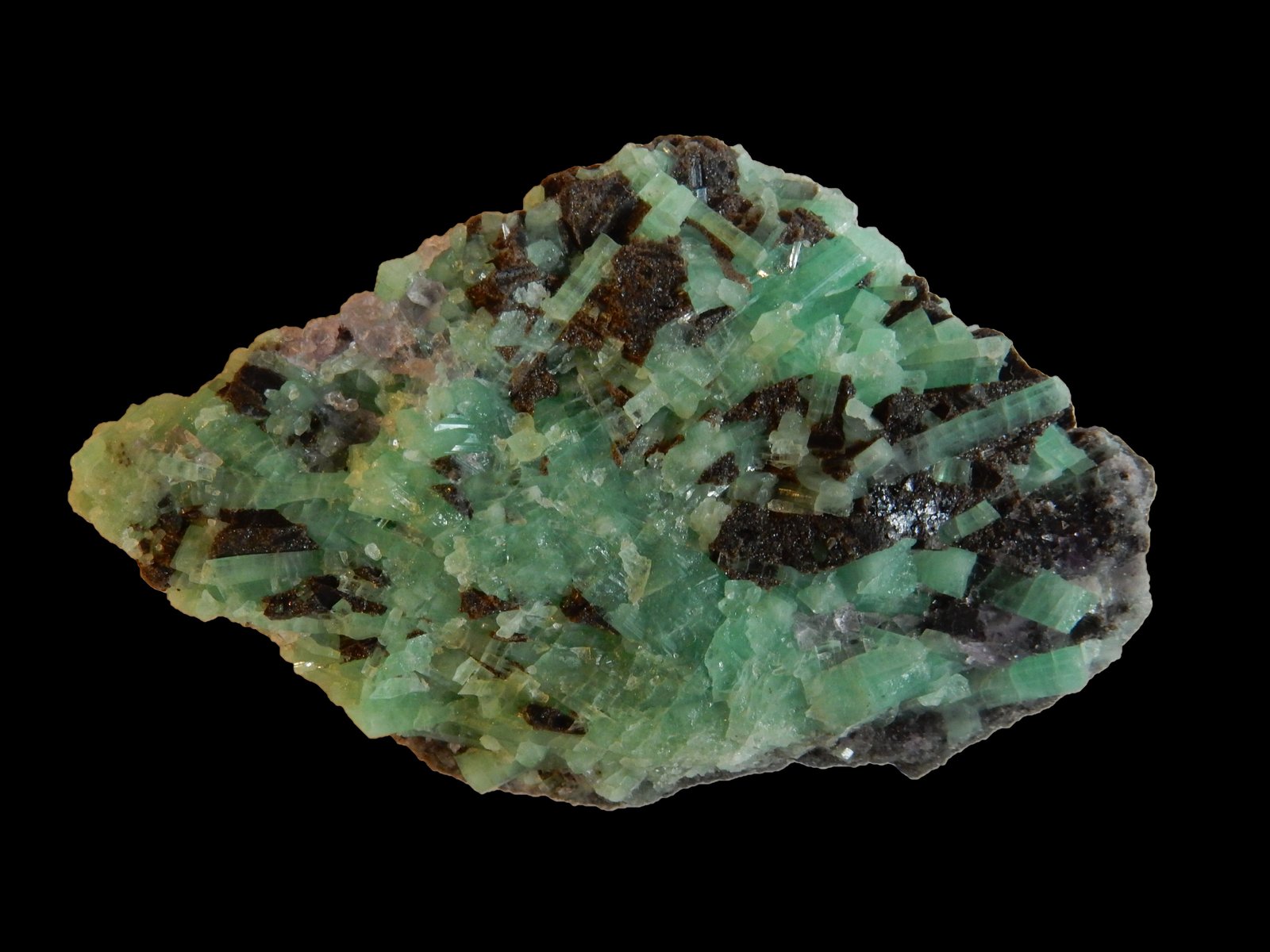 Beryl (variety emerald)
65 mm x 40 mm x 15 mm
(Autor: Dany Mabillard)