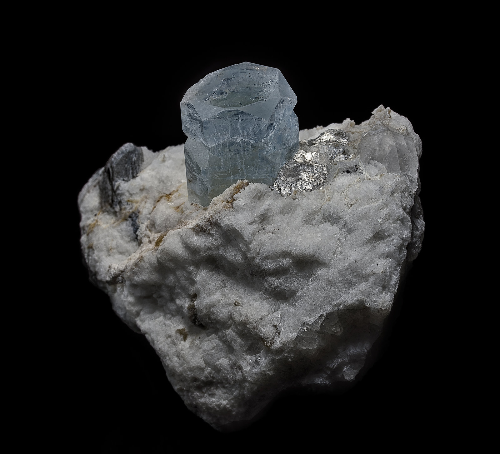 Beryl (variety aquamarine), Quartz, Muscovite
7.3 x 6.2 cm
(Autor: am mizunaka)