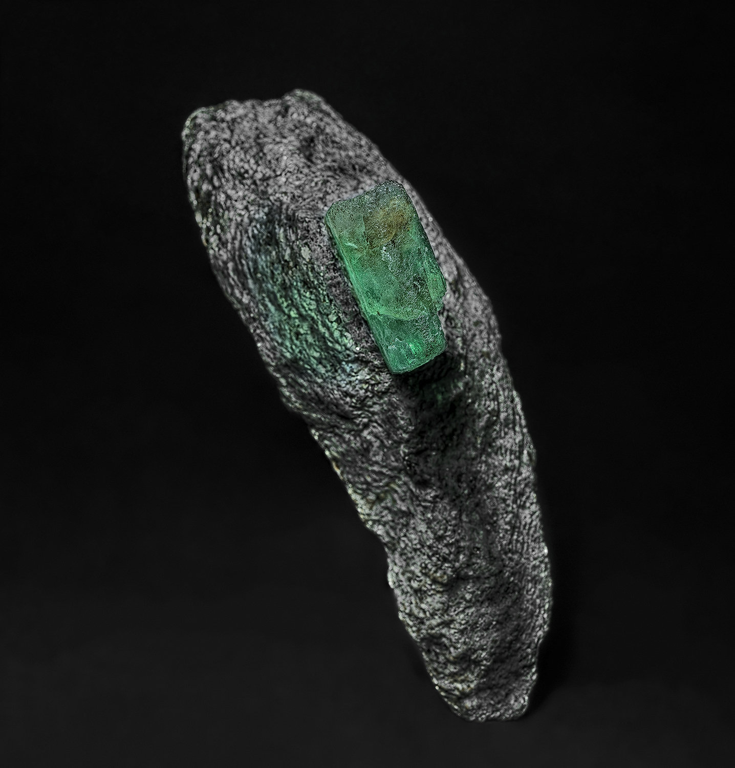 Beryl (variety emerald)
6.0 x 1.9 cm
(Autor: am mizunaka)