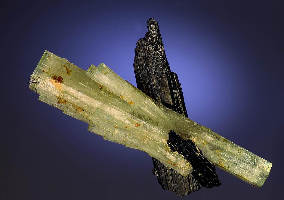 Beryl on Tourmaline
43 mm
(Autor: Gerhard Brandstetter)