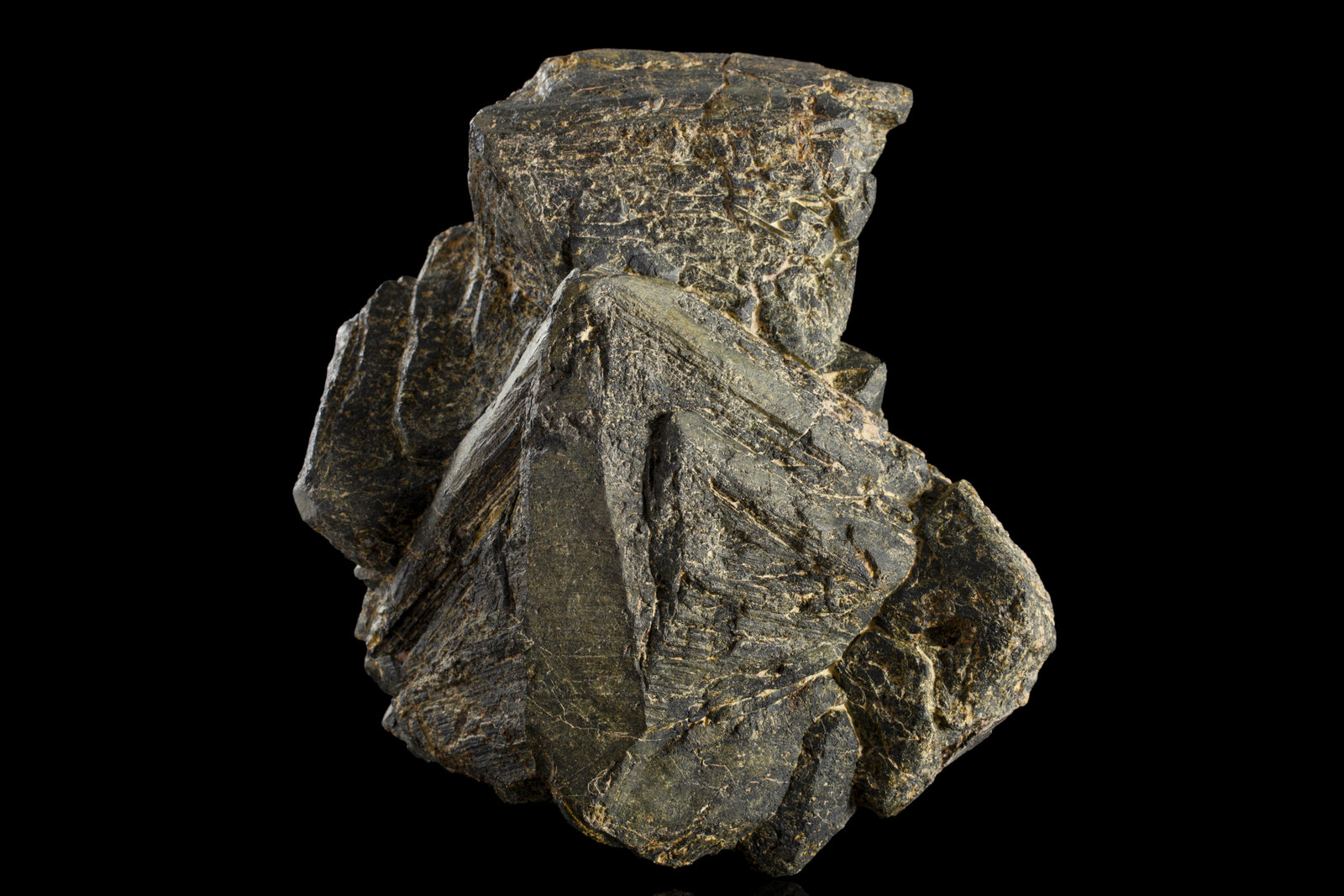 Betafite (Subgroup)
13 x 12.5 x 6.5 cm / main crystal: 9 cm
(Autor: MIM Museum)