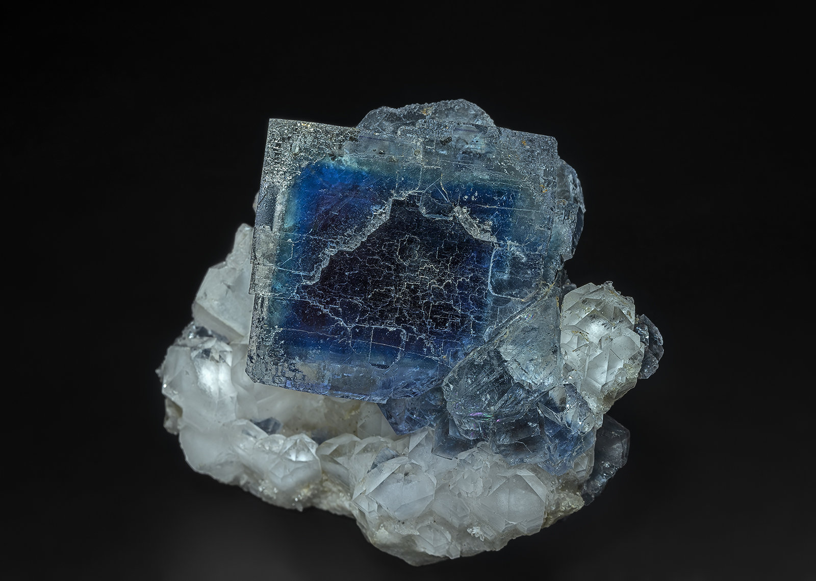 Fluorite, Quartz
6.7 x 5.3 cm
(Autor: am mizunaka)