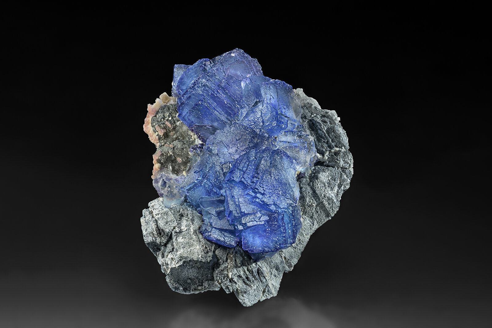 Fluorite
Yindu, Hexigten Banner (Kèshíkèténg Qí), Chifeng (Ulanhad), Inner Mongolia Autonomous Region, China
9.2 x 7.0 cm
(Autor: am mizunaka)