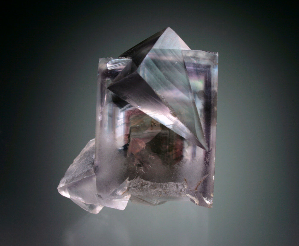 Fluorite
3x2.5x2.5 cm overall size
(Autor: Jesse Fisher)