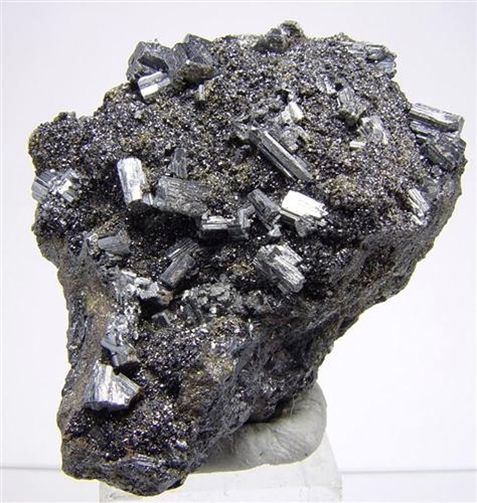 Bournonite
H:5.5cmxW:4cmxD:2.5cm; Largest Crystal: 0.8 cm
(Autor: Adrian Pripoae)