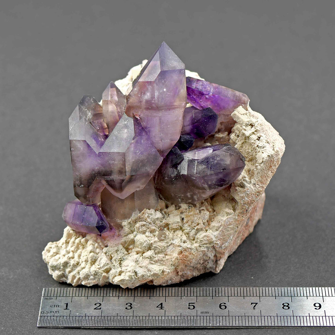 Quartz (variety amethyst)
Specimen size 9 cm
(Autor: Tobi)