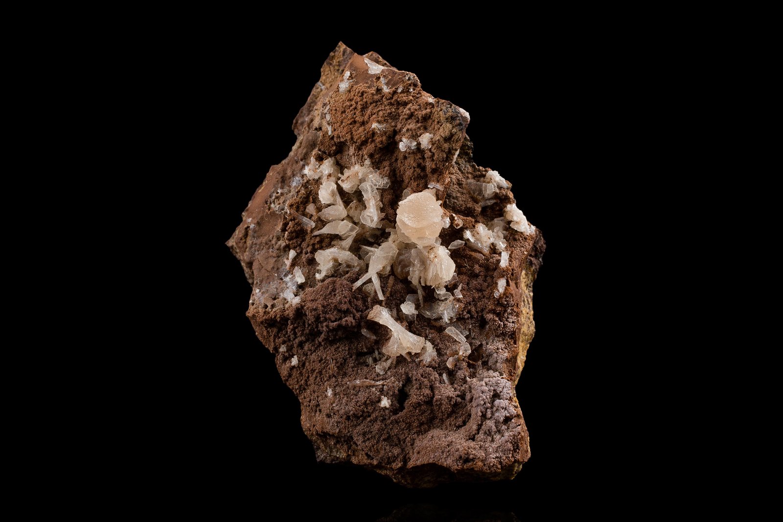 Brandtite
7 x 5 x 2.5 cm / main crystal: 0.9 cm.
(Autor: MIM Museum)