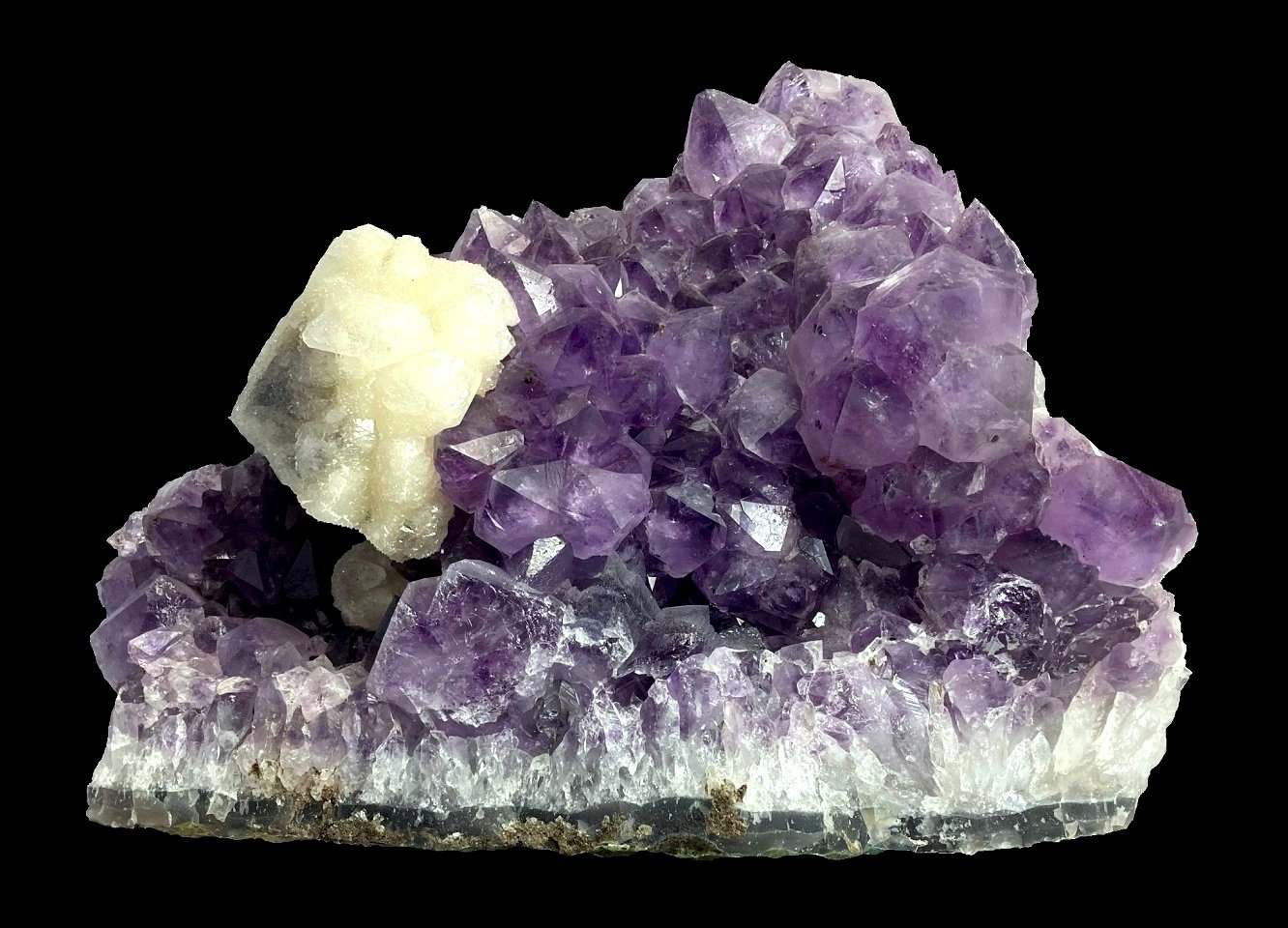 Quartz (variety amethyst), Calcite
Specimen size 28 cm, calcite aggregate 8 cm
(Autor: Tobi)
