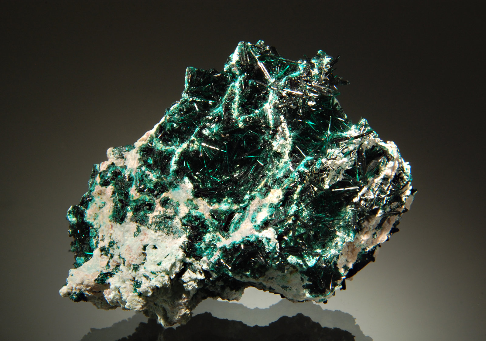 Brochantite
5.8 x 7.9 cm
(Autor: Michael Shaw)
