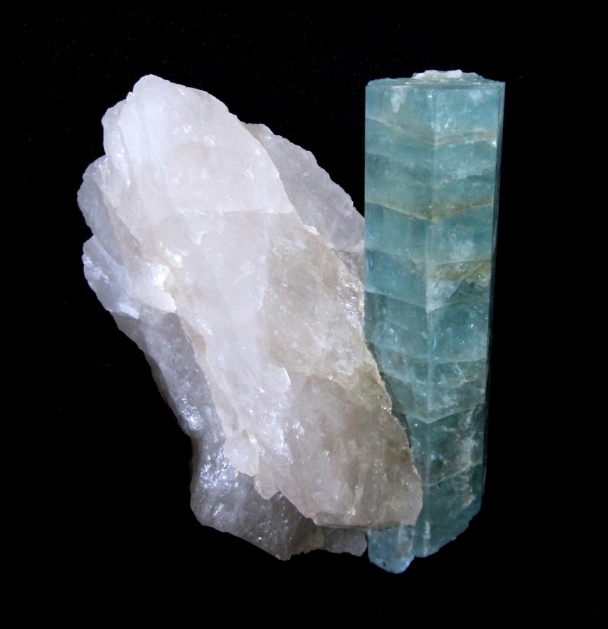 Beryl (variety aquamarine) on Quartz
Specimen height 8,5 cm
(Autor: Tobi)