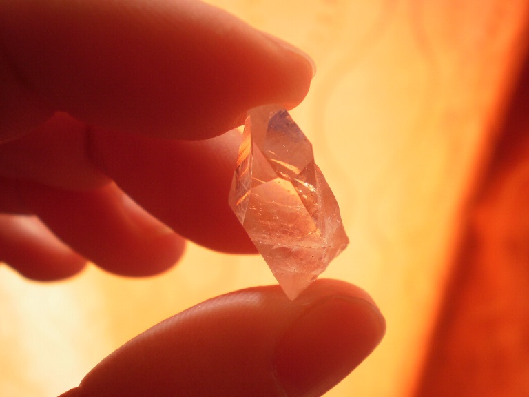 Quartz
2.2 cm x 1 cm wide x 1 cm deep
(Autor: Reelgoodwoman)