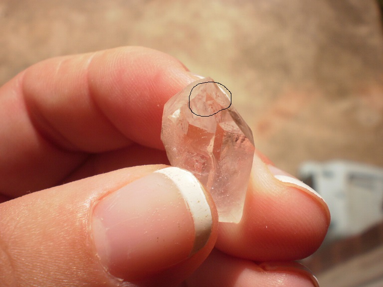 Quartz
2.2 cm x 1 cm wide x 1 cm deep
(Autor: Reelgoodwoman)
