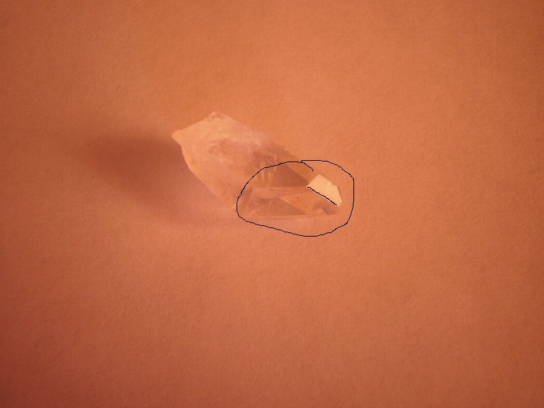 Quartz
2.2 cm x 1 cm wide x 1 cm deep
(Autor: Reelgoodwoman)