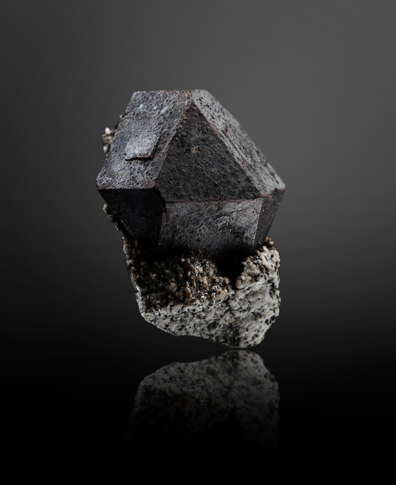 Cafarsite
6 x 4.5 x 5 cm / main crystal: 4.0 cm
(Autor: MIM Museum)