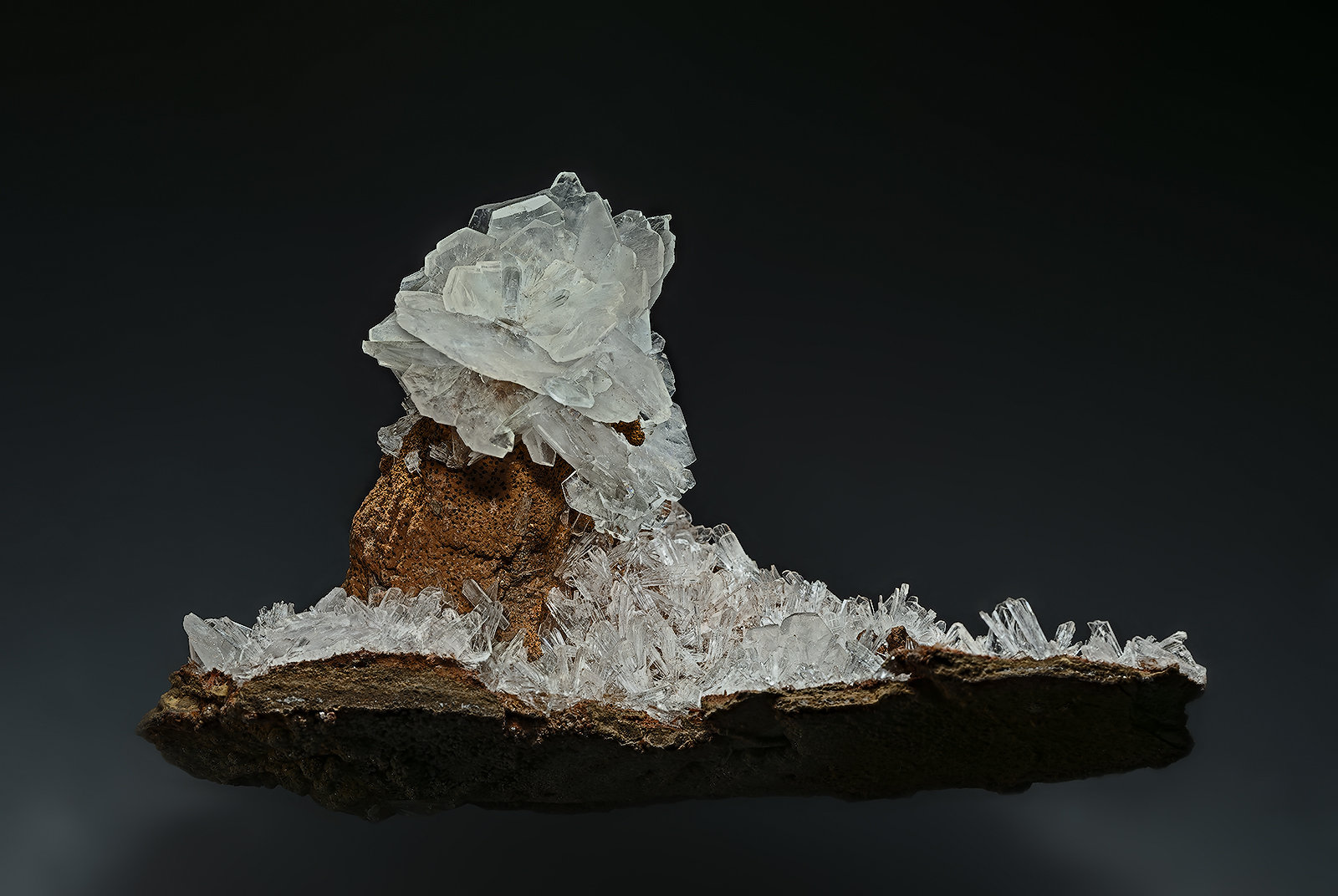 Calcite, Hemimorphite
12.0 x 6.5 cm
(Autor: am mizunaka)