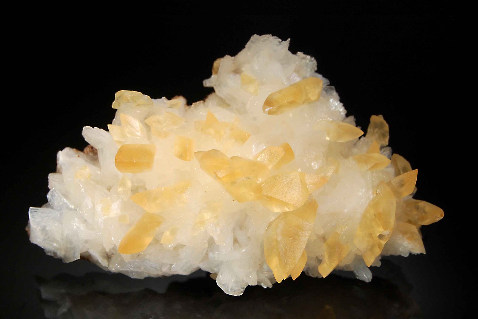 Calcite
5.0 x 8.5 cm
(Autor: Michael Shaw)