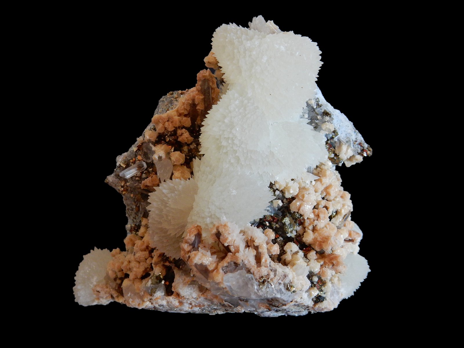 Calcite, Quartz, Dolomite, Pyrite, Sphalerite and Chalcopyrite
100x100x70 mm
(Autor: Dany Mabillard)