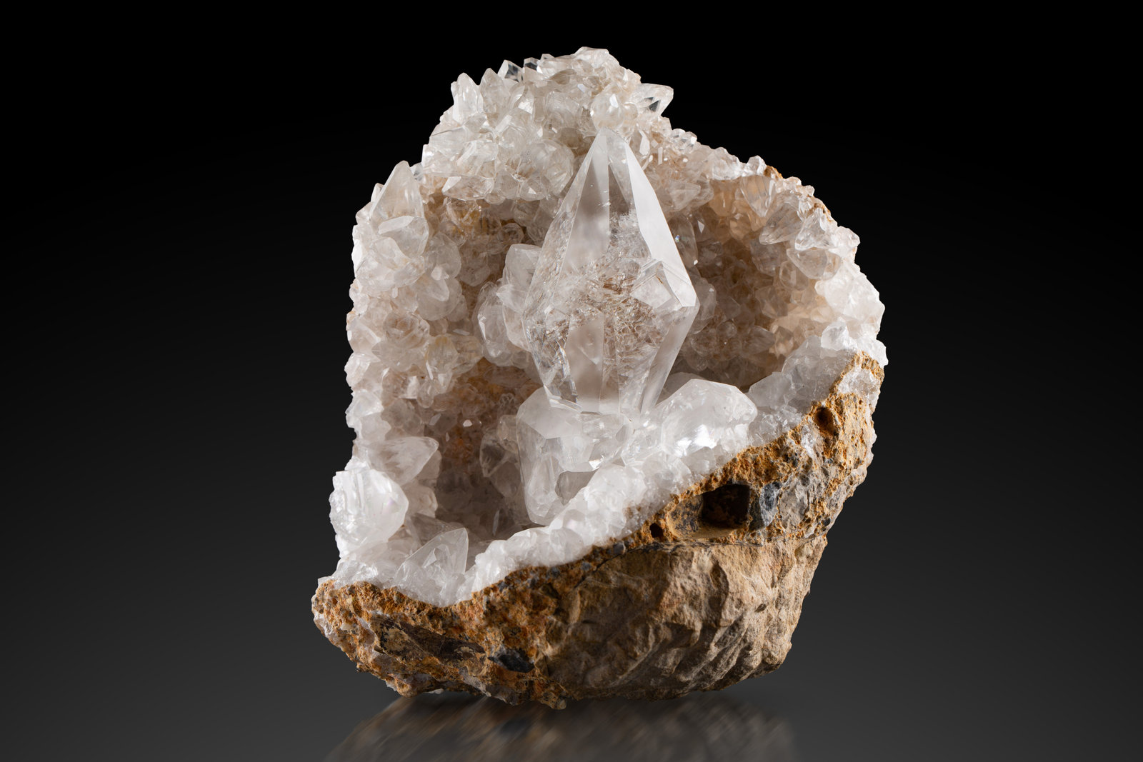 Calcite
11.5 x 10 x 12 cm / main crystal: 5.7 cm
(Autor: MIM Museum)