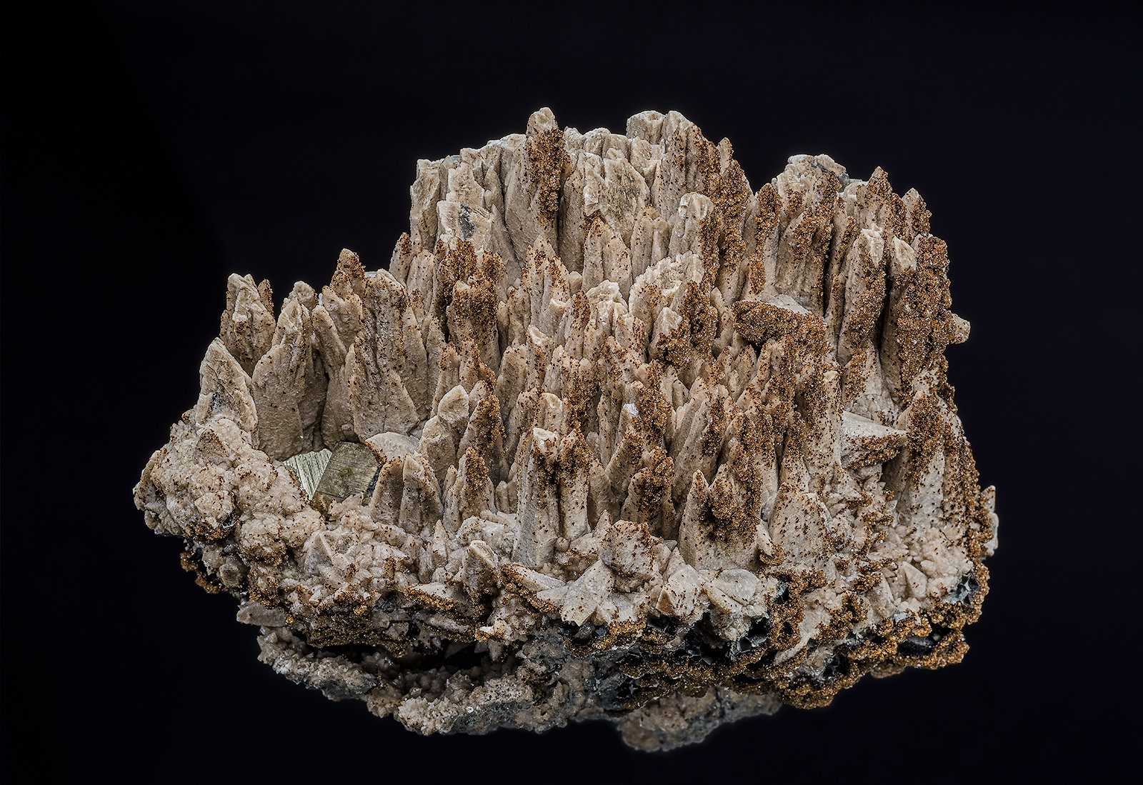Calcite, Pyrite
9.9 x 7.6 cm
(Autor: am mizunaka)