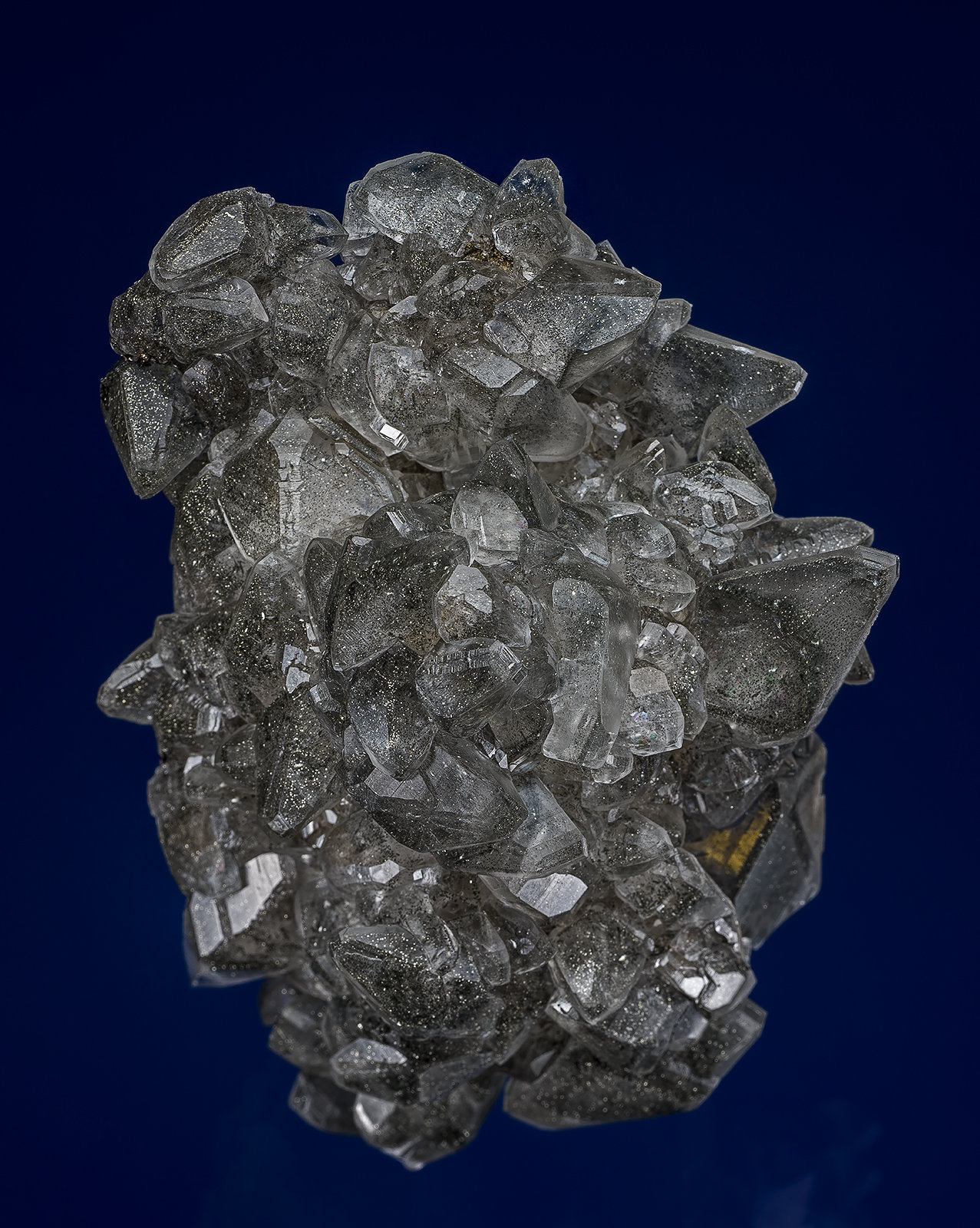 Calcite, Pyrite, Marcasite
8.0 x 6.5 cm
(Autor: am mizunaka)
