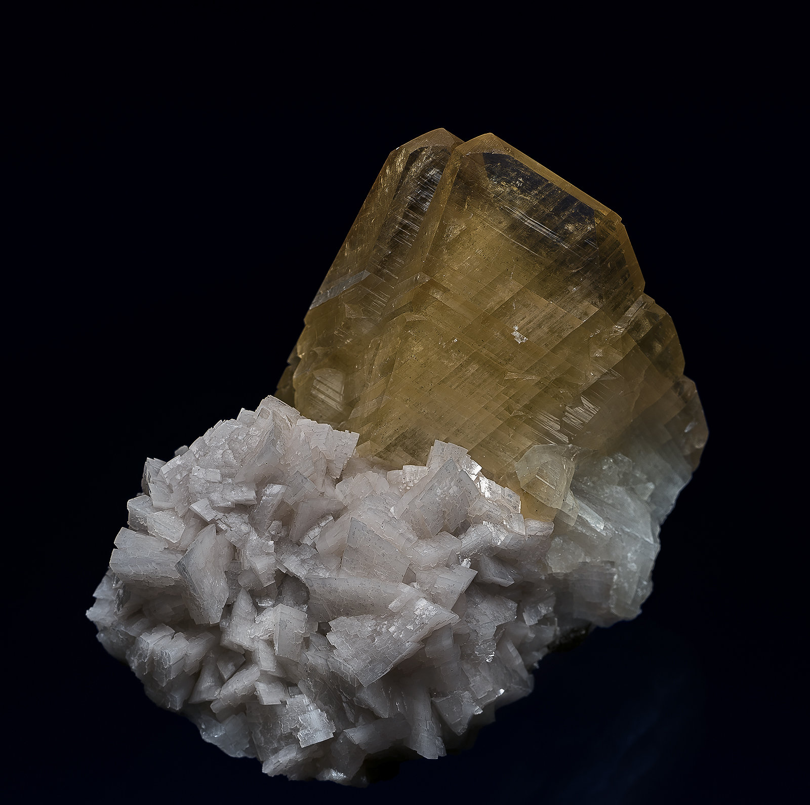 Calcite, Dolomite
6.5 x 5.0 cm
(Autor: am mizunaka)