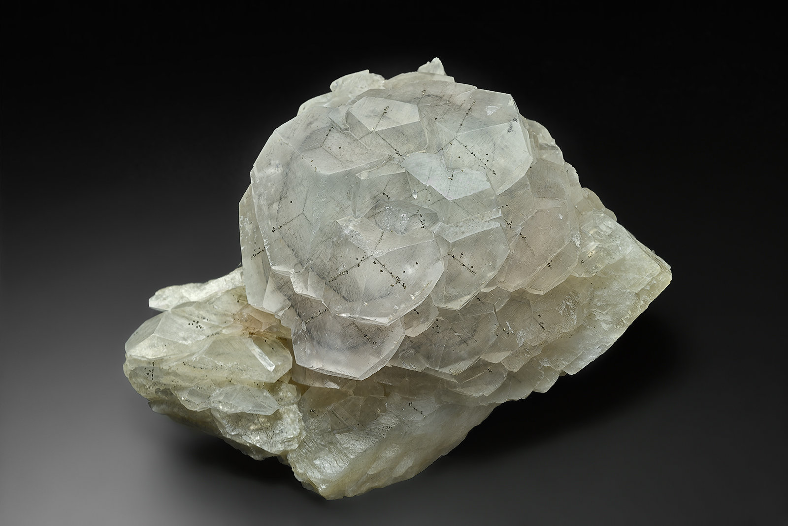 Calcite, Pyrite
7.4 x 5.8 cm
(Autor: am mizunaka)