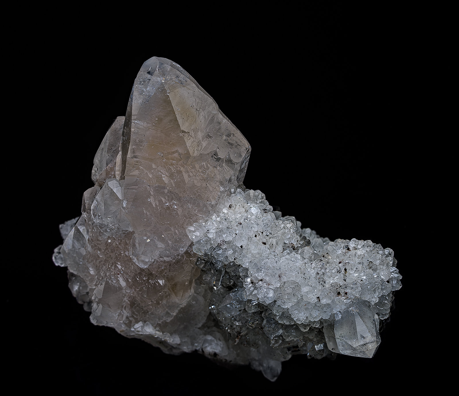 Calcite, Quartz
8.0 x 5.5 cm
(Autor: am mizunaka)