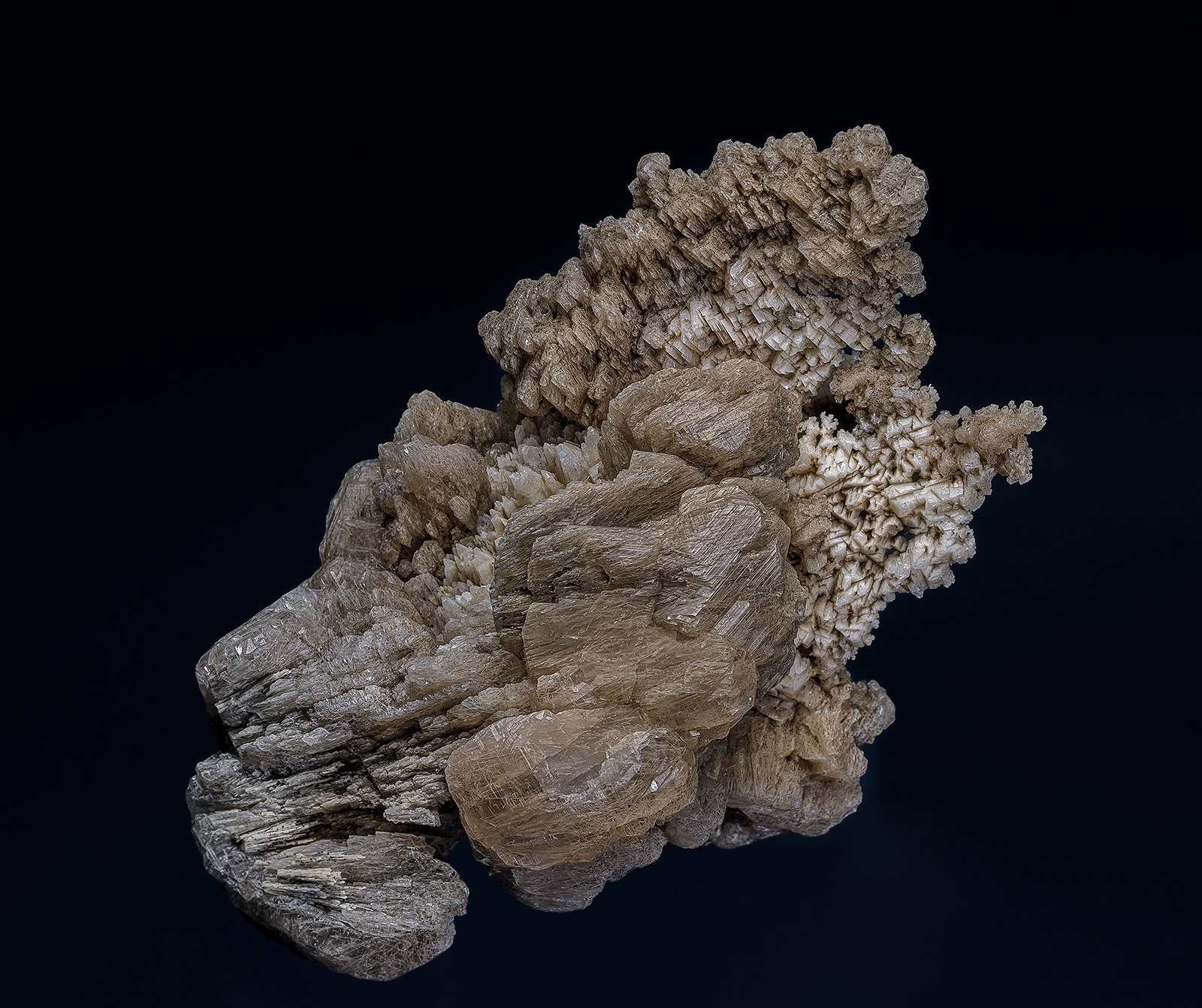 Calcite
10.2 x 6.4 cm
(Autor: am mizunaka)