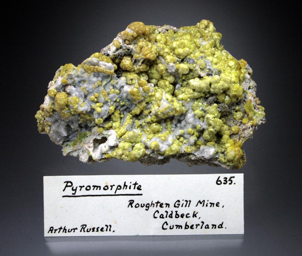 Pyromorphite
8x5x2 cm overall size
(Autor: Jesse Fisher)