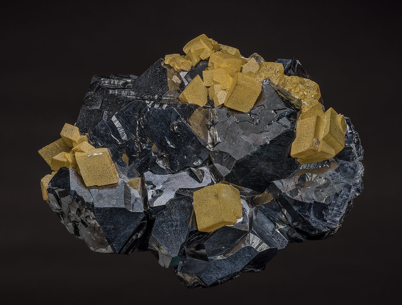 Calcite, Galena
9.6 x 7.7 cm
(Autor: am mizunaka)