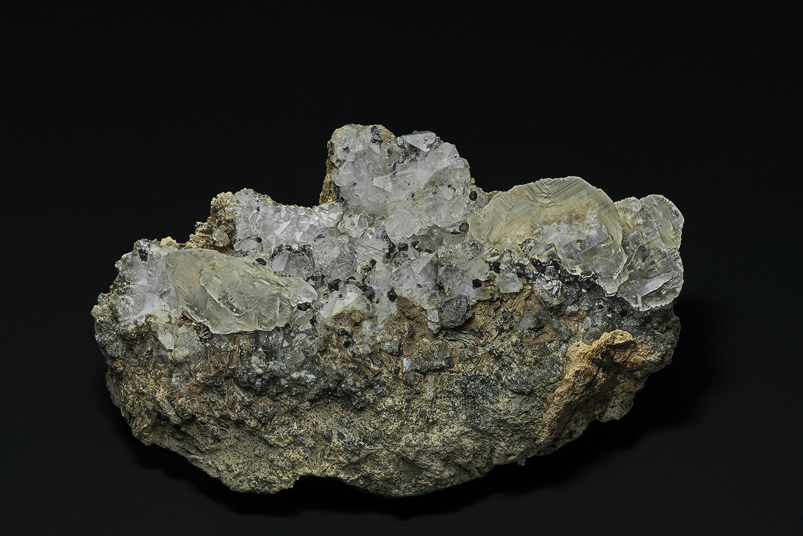 Calcite, Quartz, Ilvaite, Hedenbergite
10.0 x 5.4 cm
(Autor: am mizunaka)