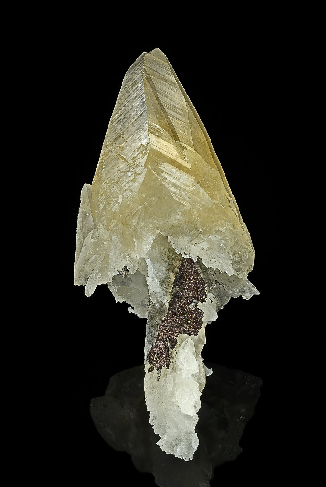 Calcite, Marcasite
9.2 x 3.8 cm
(Autor: am mizunaka)