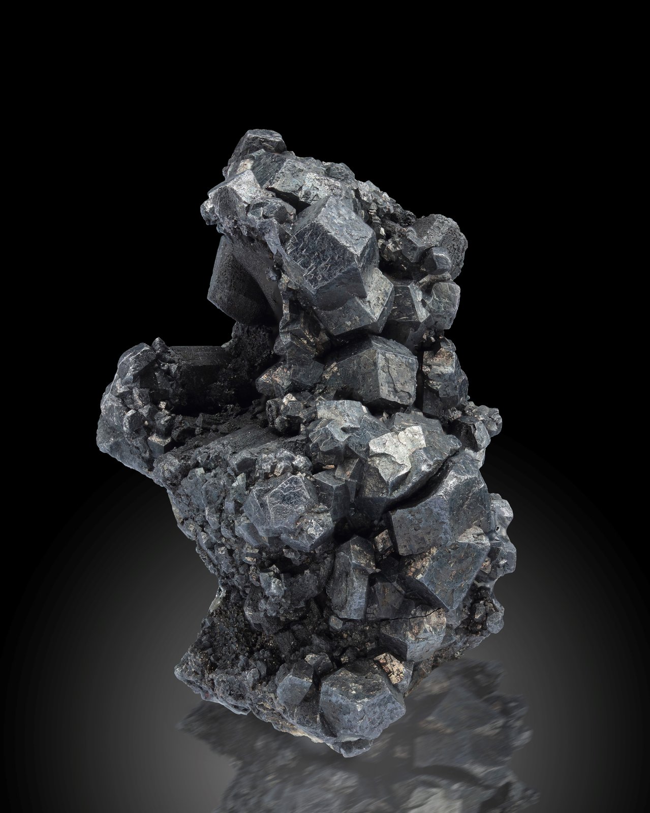 Canfieldite
2.5 x 1.5 x 1.5 cm / main crystal: 0.4 cm
(Autor: MIM Museum)