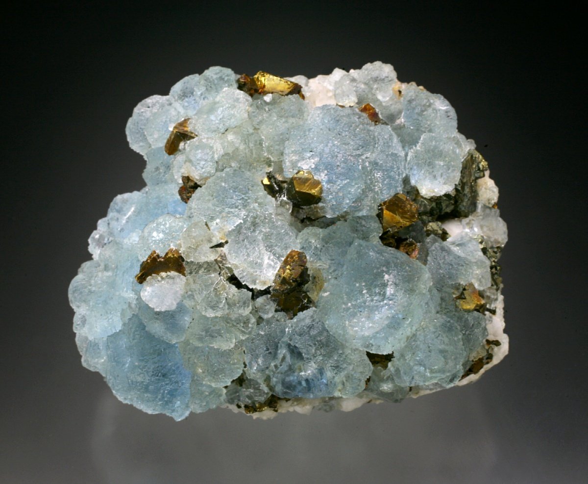 Fluorite with Chalcopyrite
7x5x4 cm overall
(Autor: Jesse Fisher)