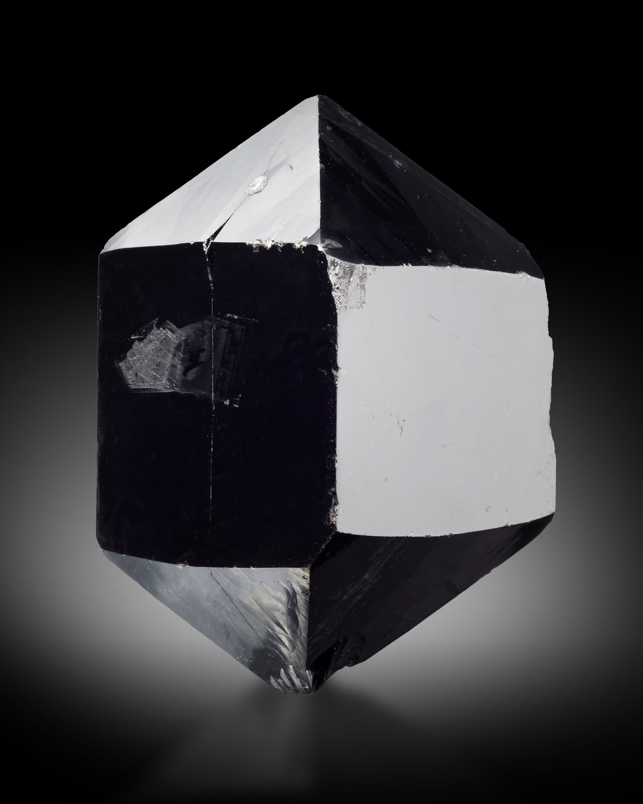 Cassiterite
7,0 x 4,0 x 4,0 cm
(Autor: MIM Museum)