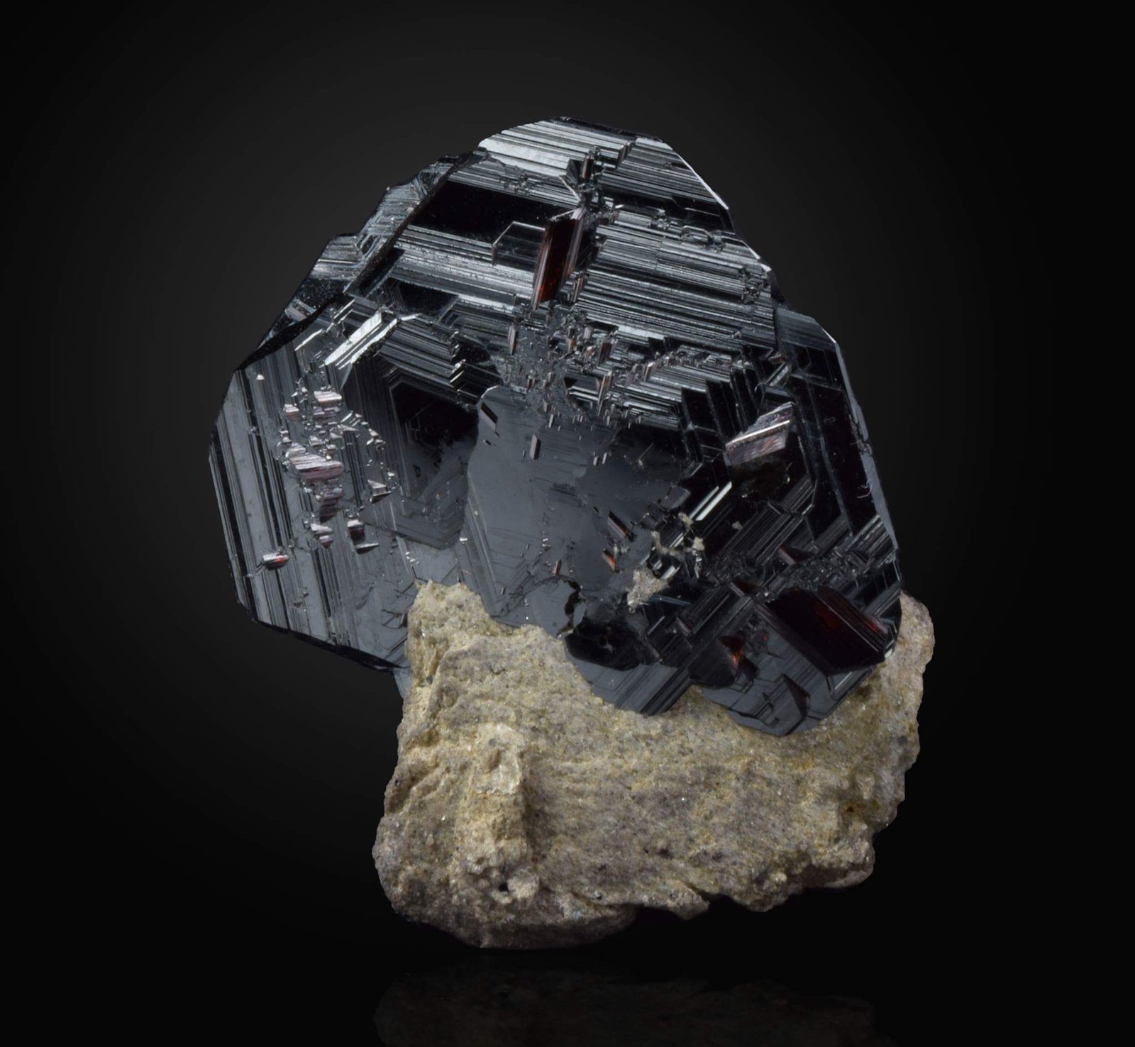 Hematite with Rutile
~4 cm
(Autor: dontgogreen)