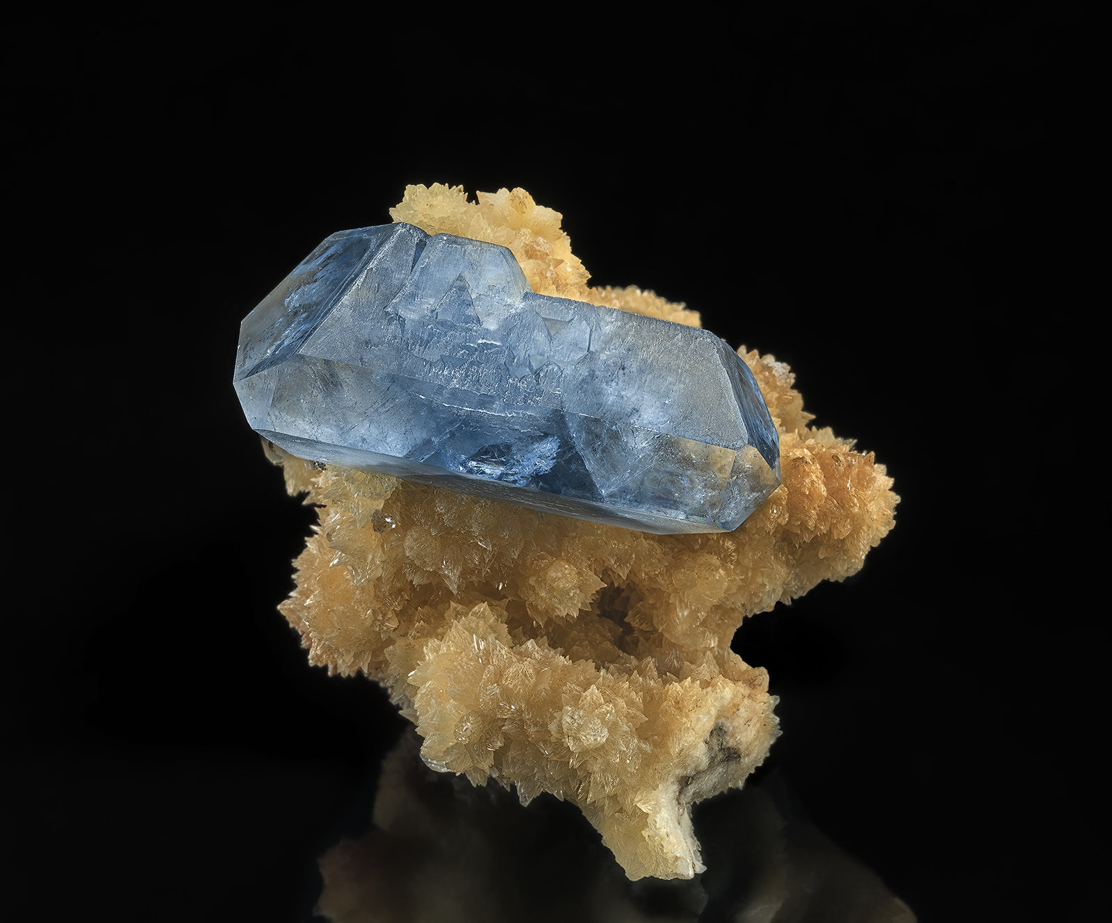 Celestine, Calcite
4.7 x 4.1 cm
(Autor: am mizunaka)