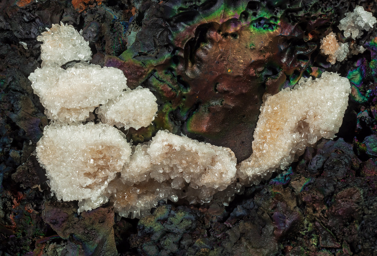 Cerussite after Anglesite on Goethite
main crystal size: 1.7 × 1.7 cm
(Autor: Jordi Fabre)