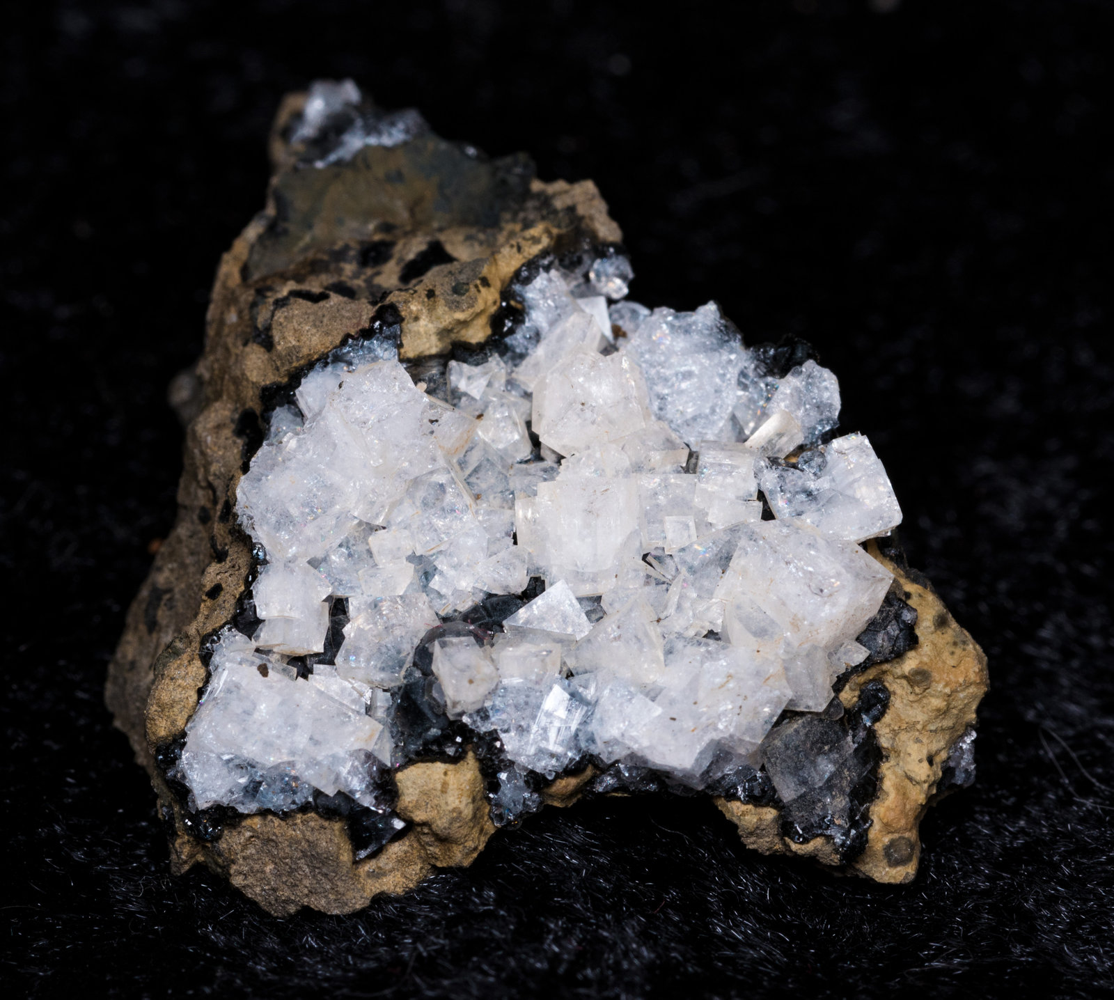 Chabazite, Analcime, (Heulandite-Ca)
23x35x14mm
(Autor: Bergur_E_Sigurdarson)
