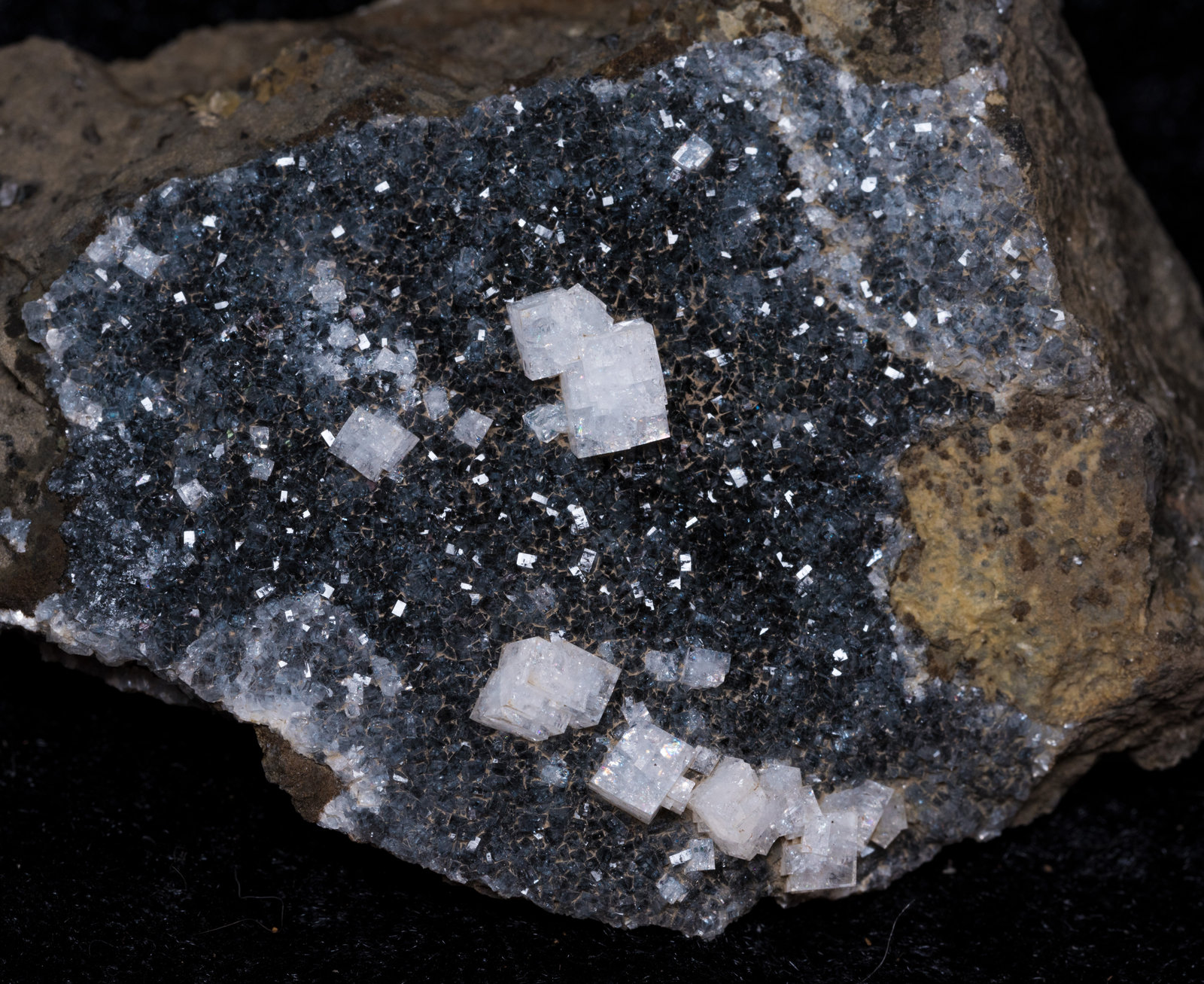 Chabazite, Heulandite-Ca
84xx63x43mm
(Autor: Bergur_E_Sigurdarson)