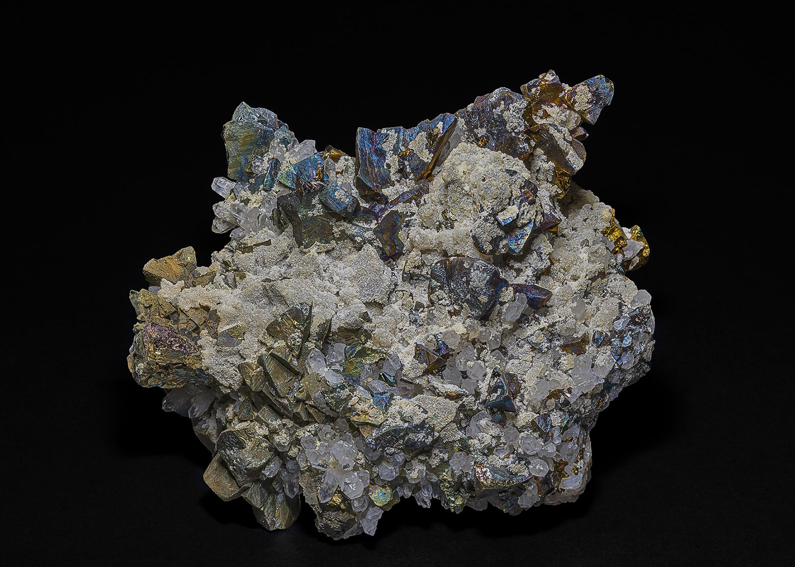 Chalcopyrite, Quartz
11.8 x 12.5 cm
(Autor: am mizunaka)