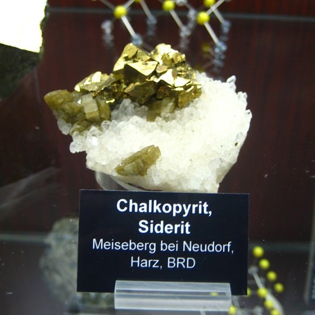 Chalcopyrite, Siderite, Quartz
Specimen size 6-7 cm
(Autor: Tobi)