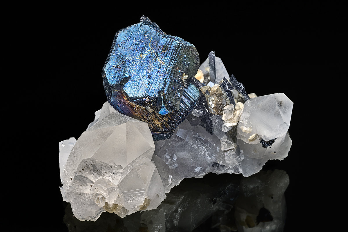 Chalcopyrite, Quartz, Ferberite, Muscovite
7.1 x 5.3 cm
(Autor: am mizunaka)
