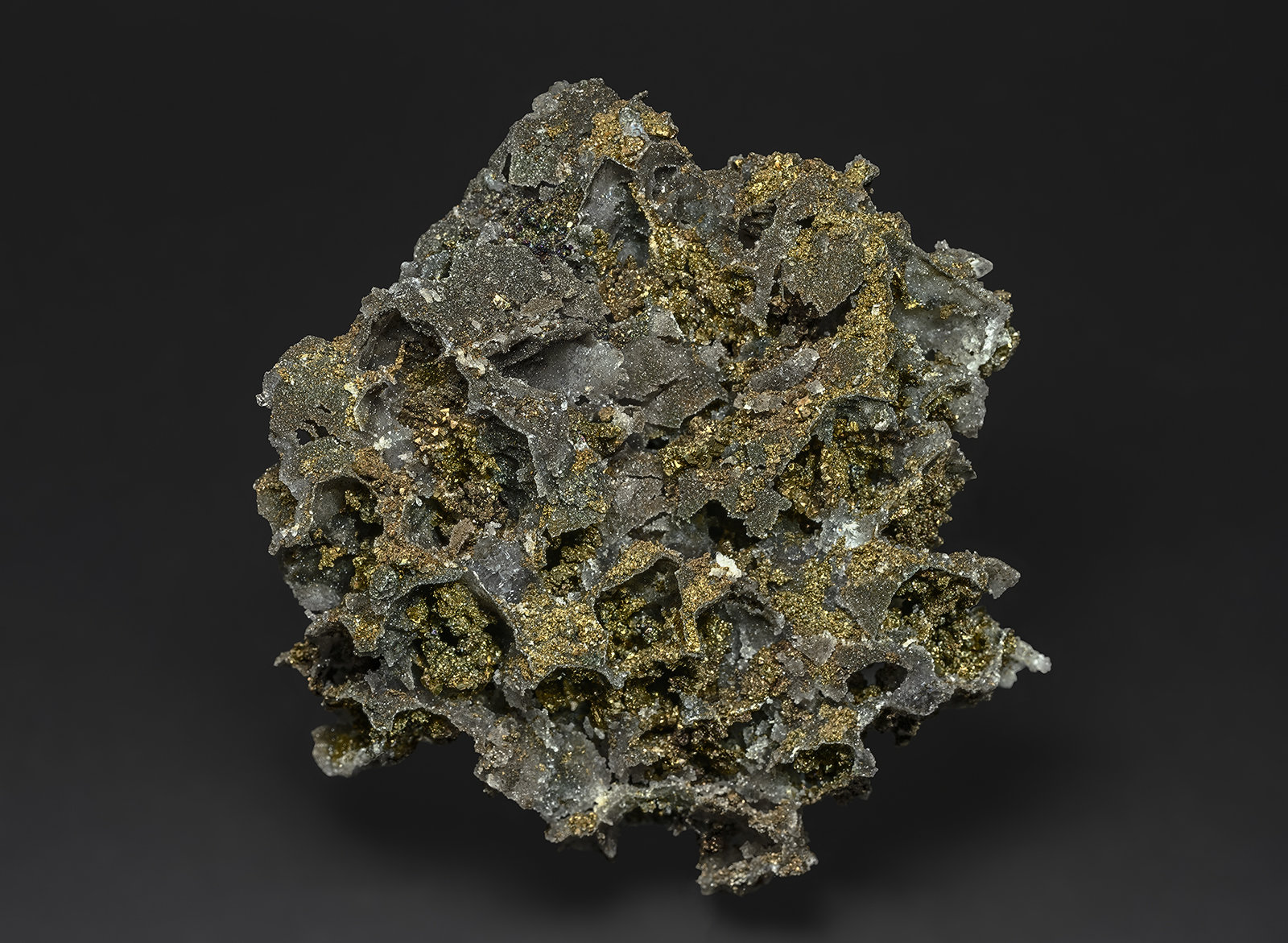 Quartz, Chalcopyrite
8.7 x 7.7 cm
(Autor: am mizunaka)