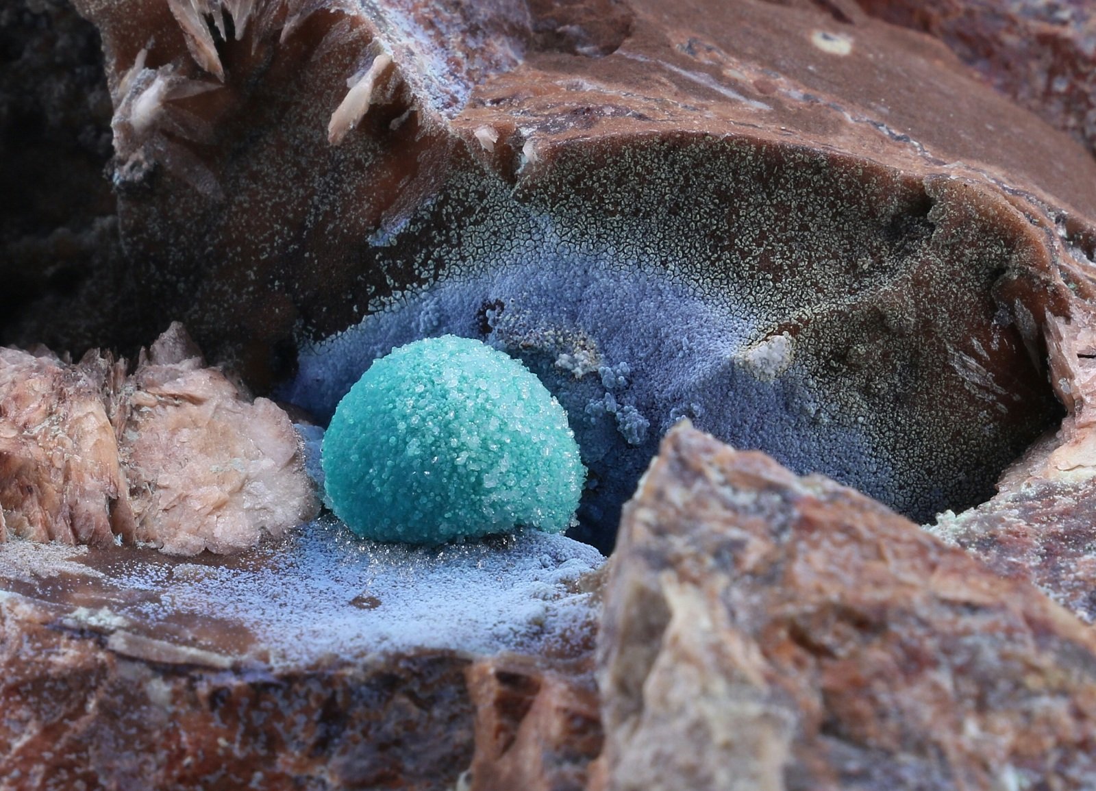 Chrysocolla with Quartz
1 cm
(Autor: Arash Ghafari)